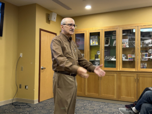 Professor discusses how to judge online ‘facts’